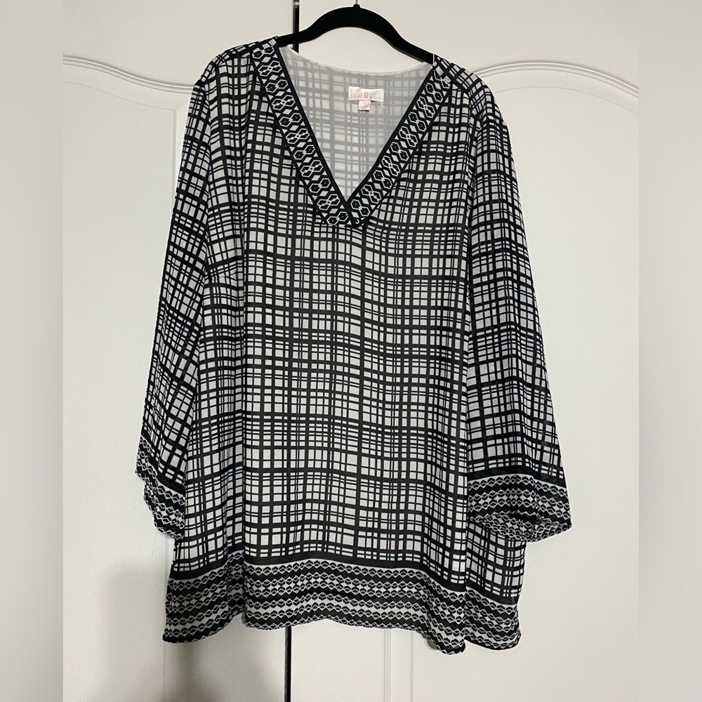 Belle by Kim Gravel Printed Black and White V-Neck Blouse Women’s Size 3X